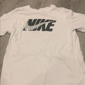White nike tee